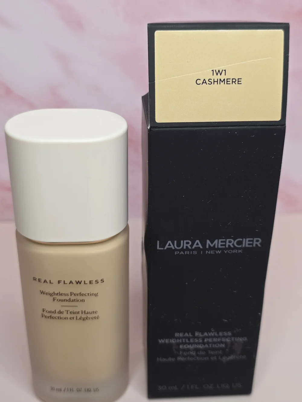 laura mercier Real Flawless Weightless Perfecting Foundation — Cashmere (1W1)